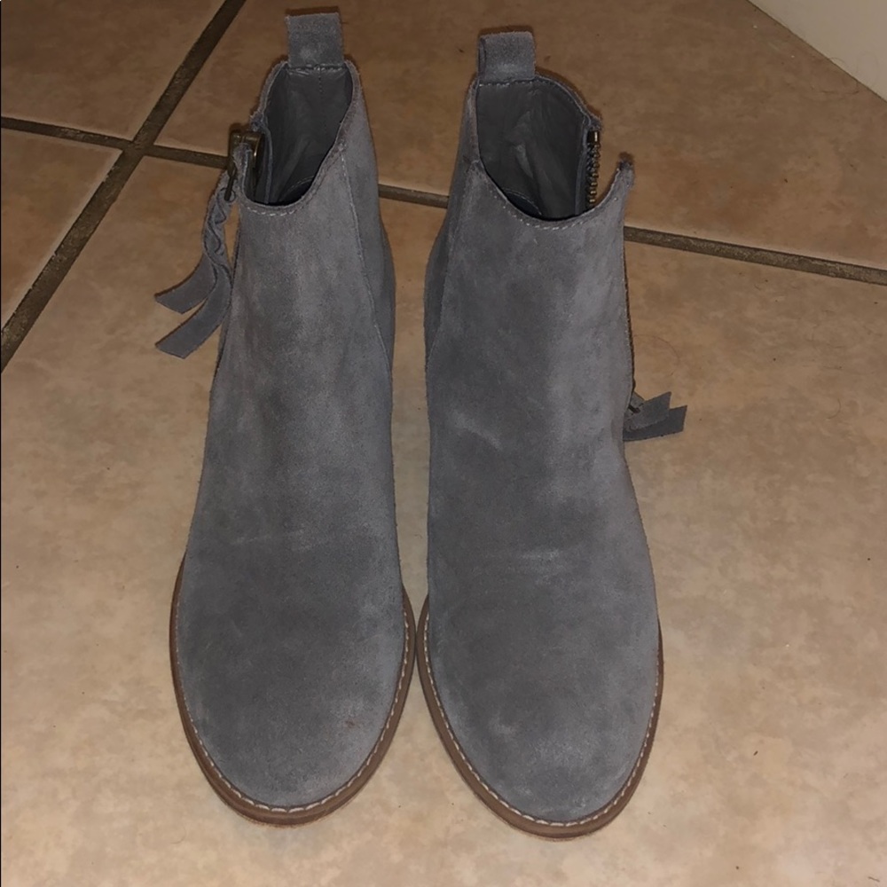 Shoes - Picture 2 of 4